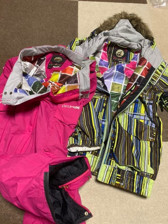 VOLCOMスノーボードウェアセット【レアカラー】