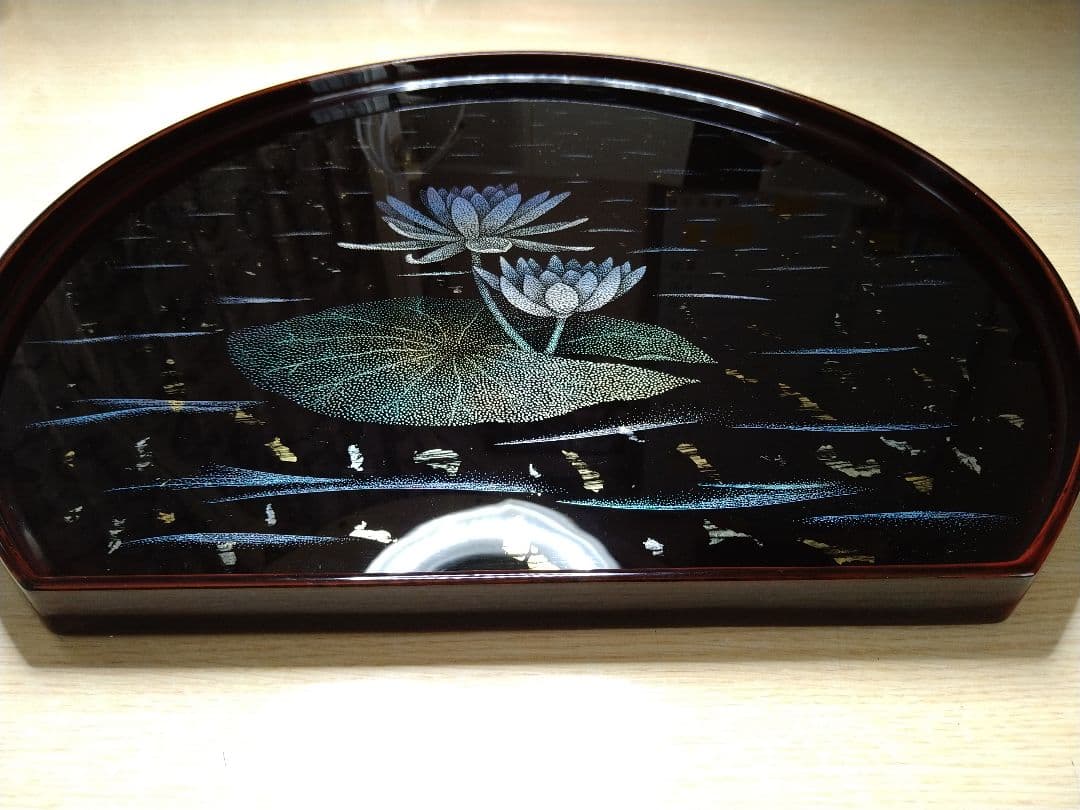 輪島塗沈金 試作「 睡蓮」溜塗り半月盆