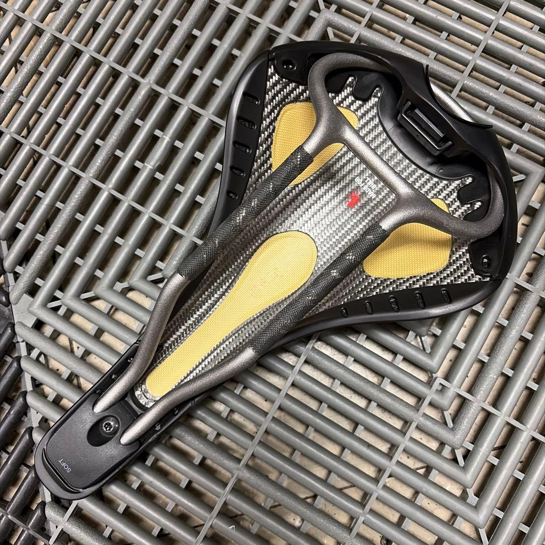 fi'zi:k Kurve Bull Aluminum フィジーク サドル