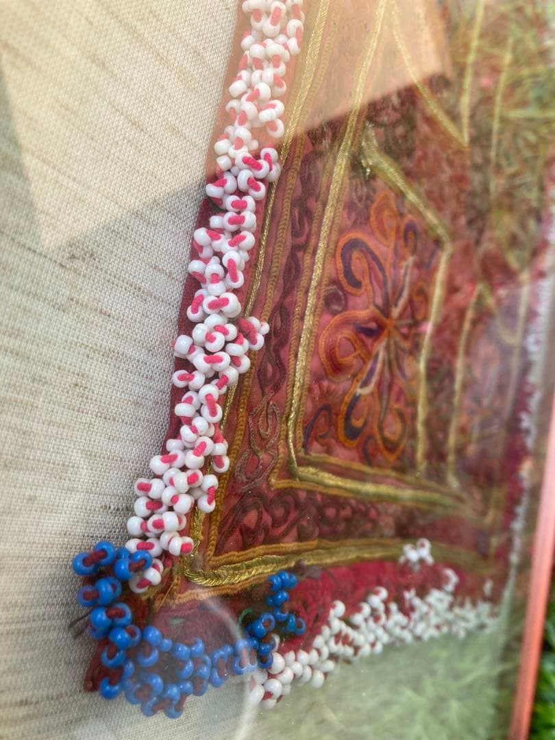 アフガニスタン　手仕事　民藝　装飾的な刺繍　ビーズ　アートフレーム