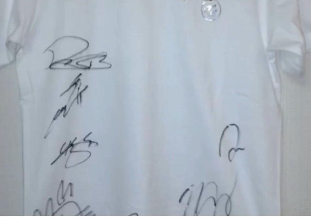 2/11限定値下げ TWICE 2019直筆サイン入り Tシャツ FC