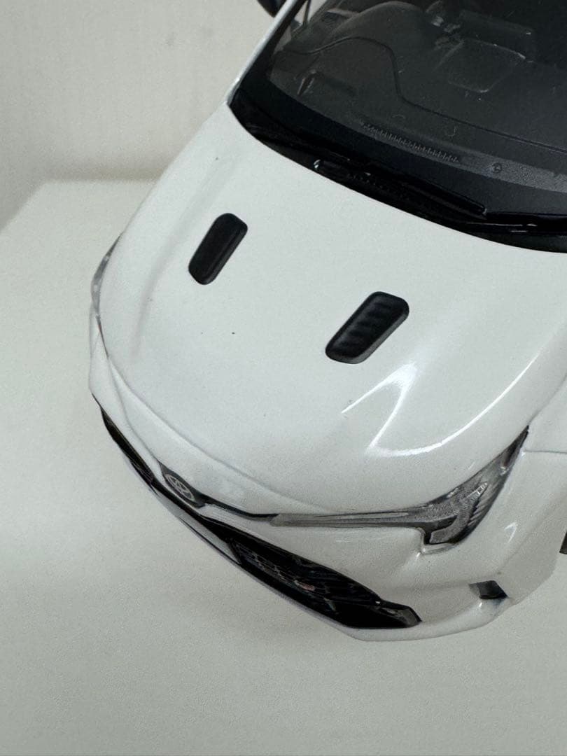 GR COROLLA GRカローラ　カラーサンプル　スーパーホワイトⅡ