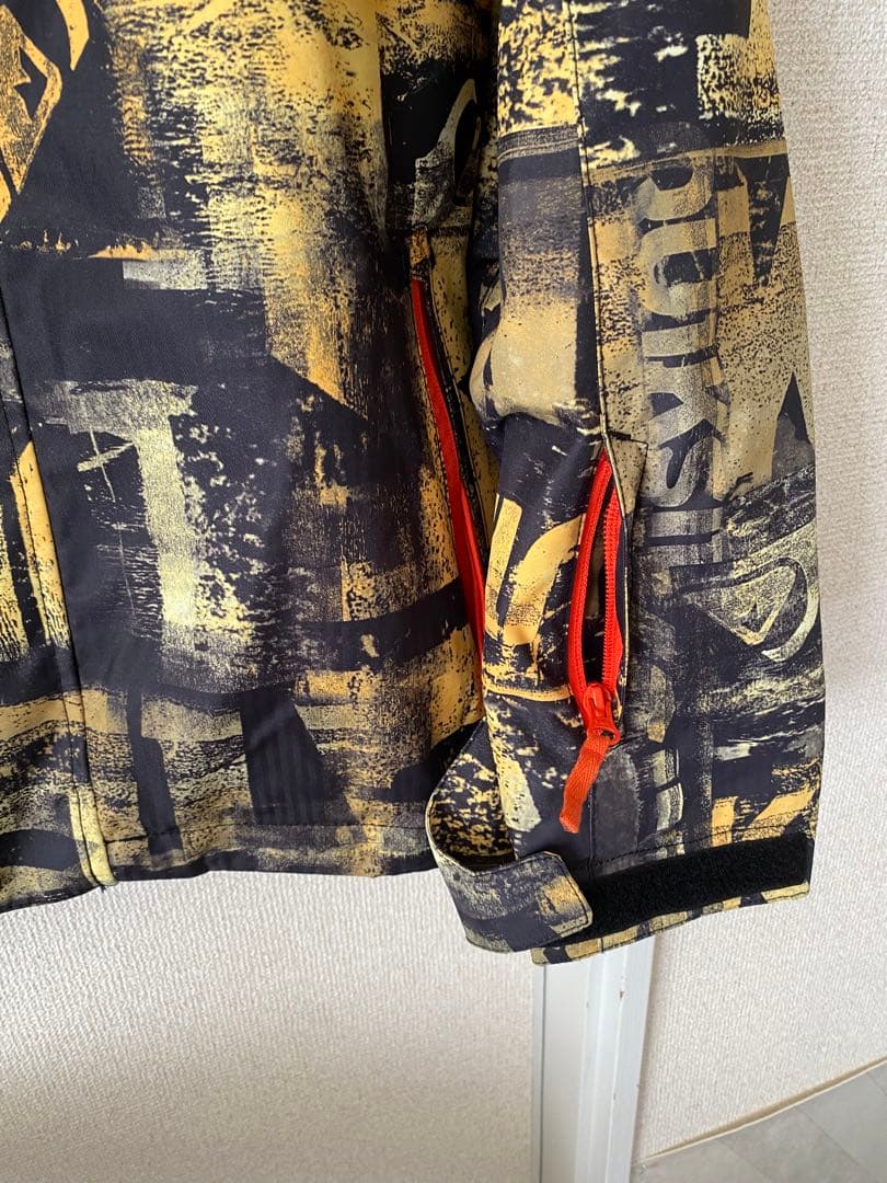 【美品〕クイックシルバー　スノーウェア　総柄　Sサイズ　送料無料！