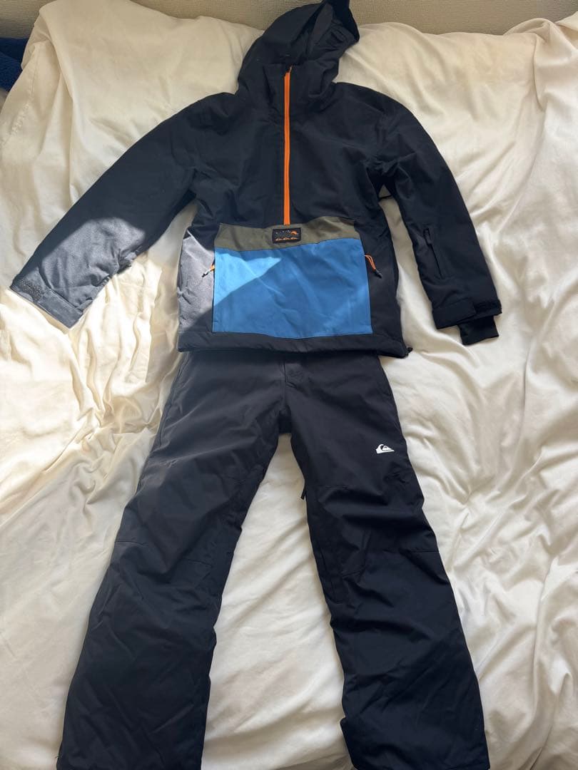 新品！130cm キッズスノーウェアQUIKSILVER