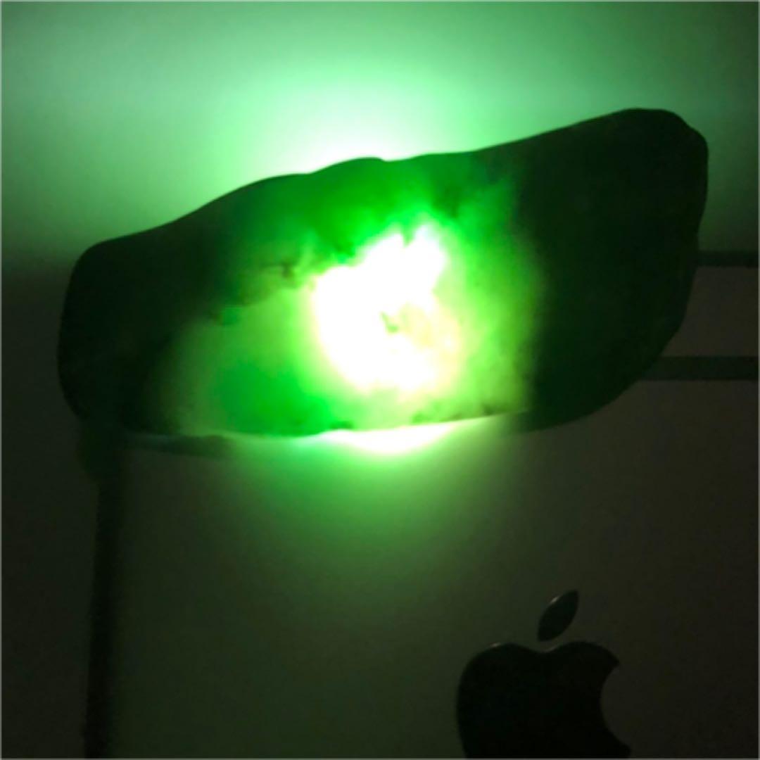 糸魚川　翡翠　原石（青海川産）