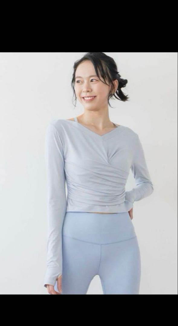 SUKALA カップ付きギャザークロスロングスリーブトップスSデコルテVネック