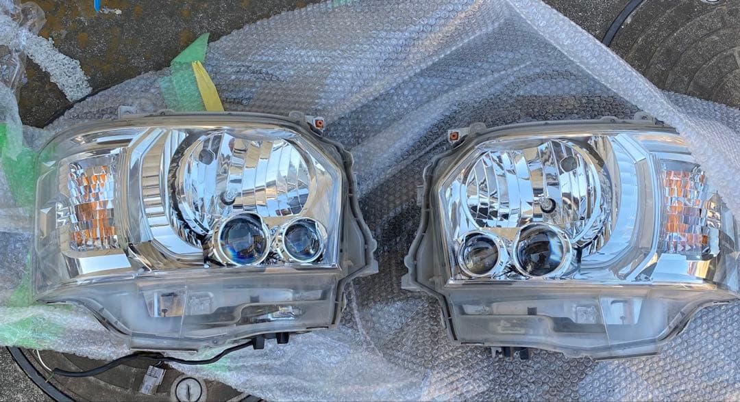 ハイエースダークプライム純正LEDヘッドライト