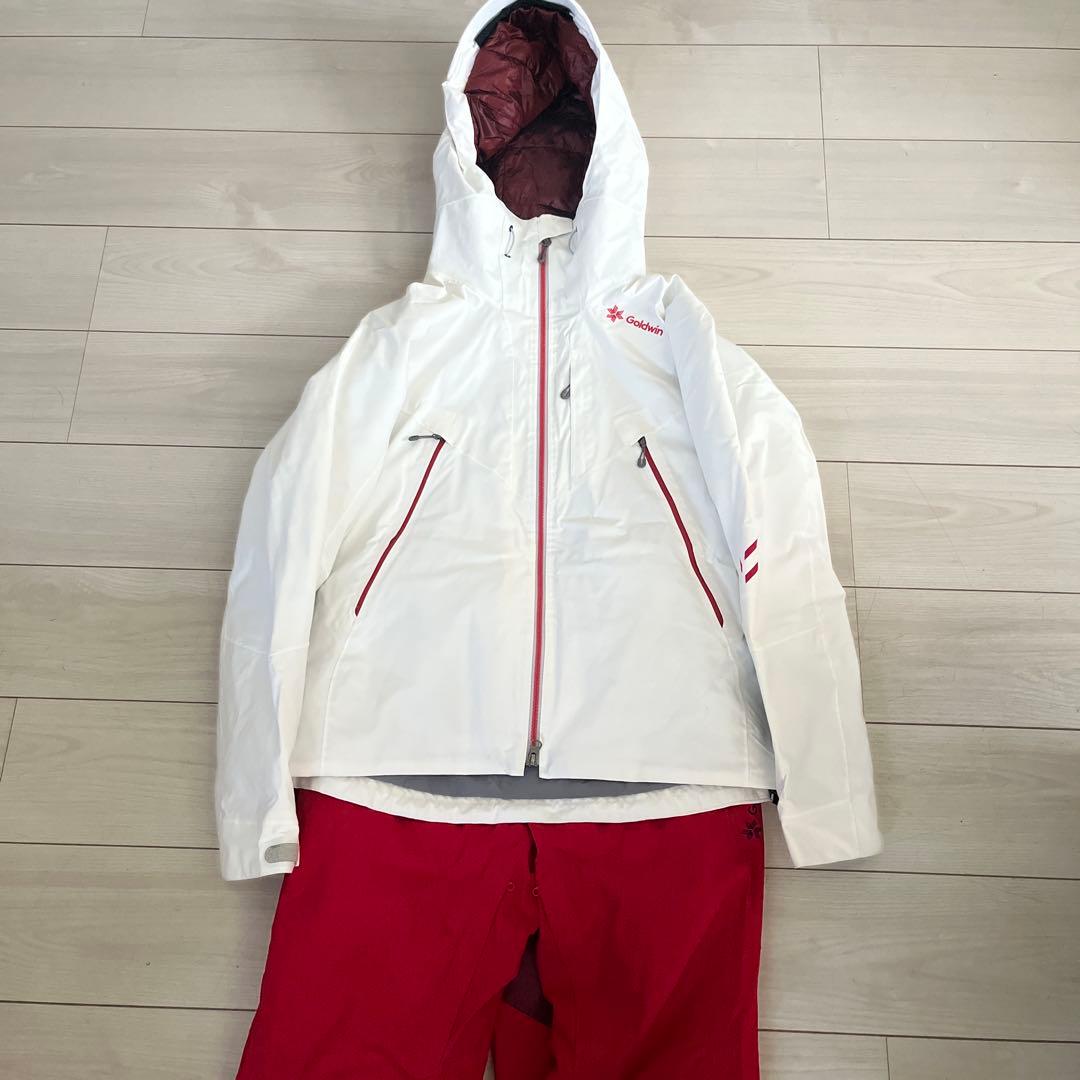 ホワイトジャケットとレッドスノーパンツセット