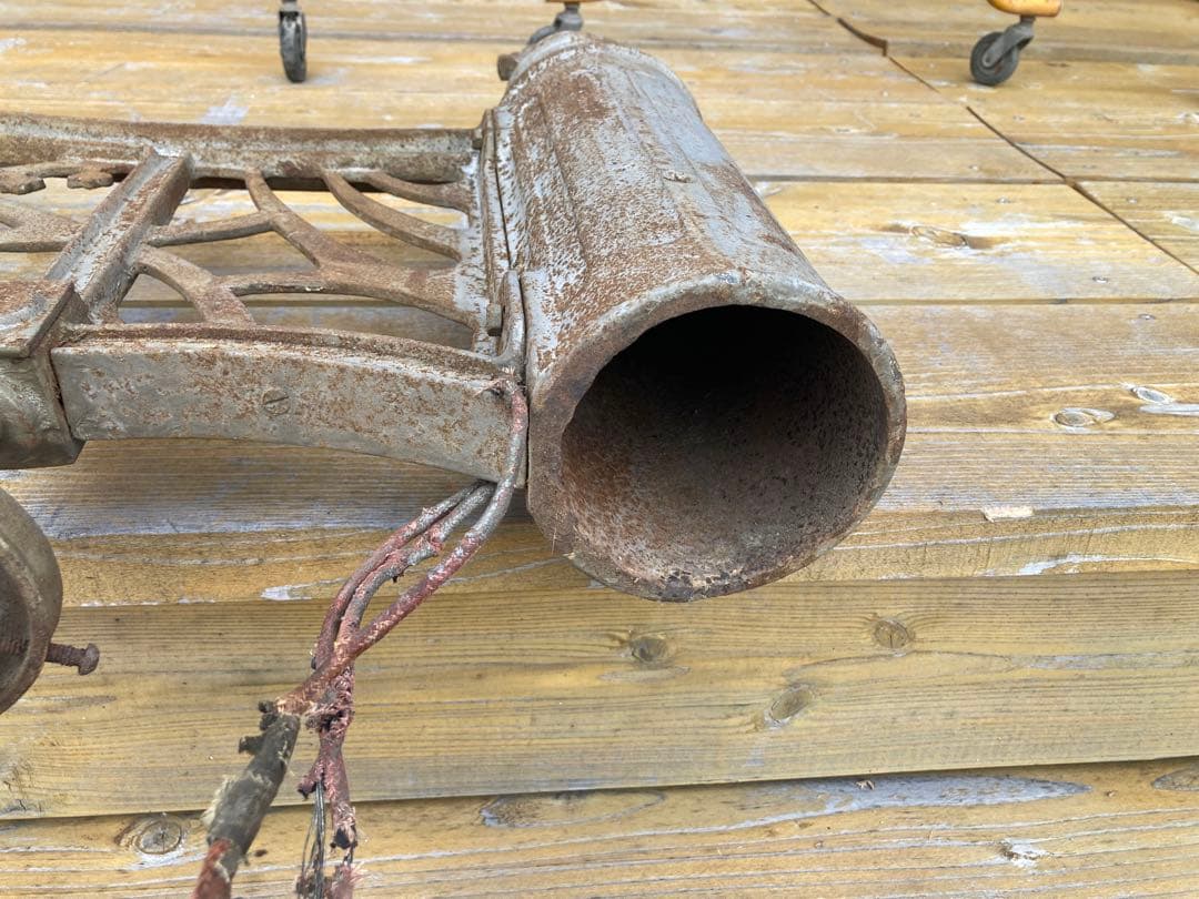 鉄製アーチ型3灯ブラケットライト