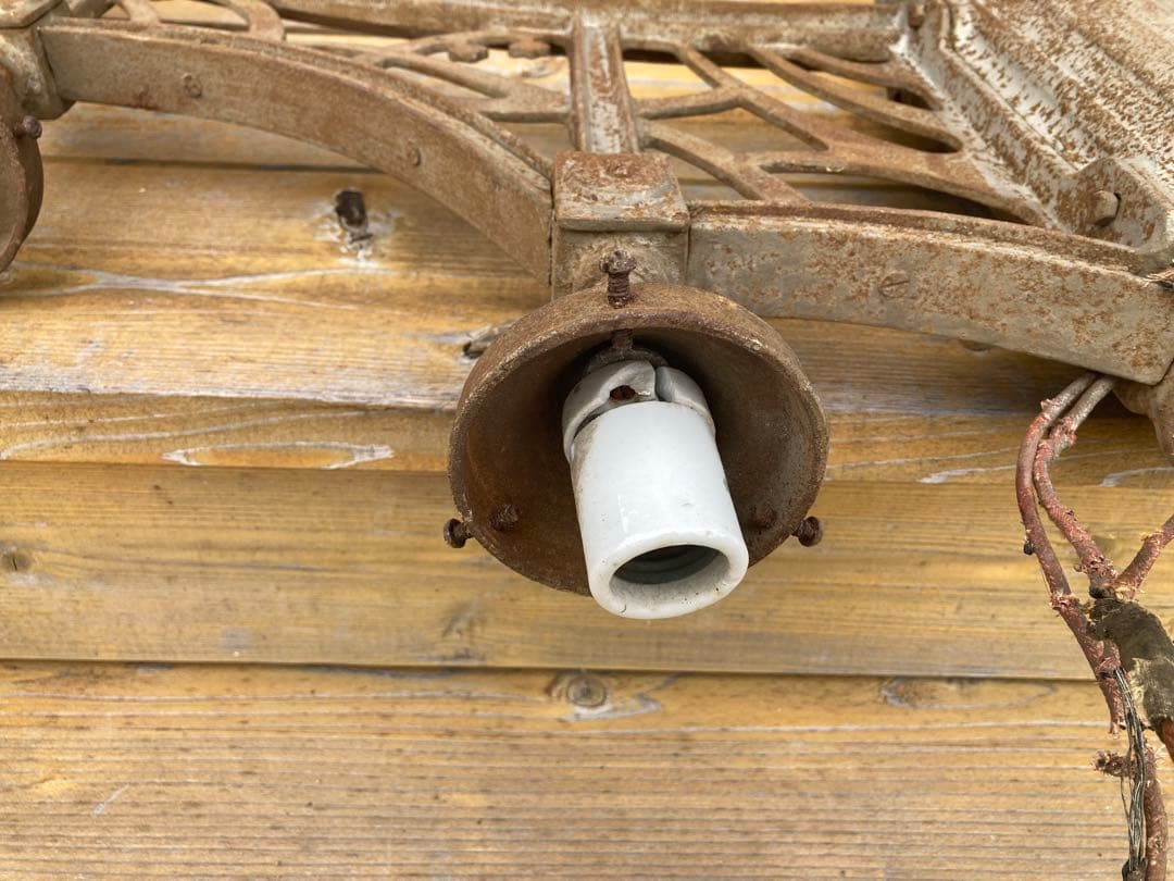 鉄製アーチ型3灯ブラケットライト