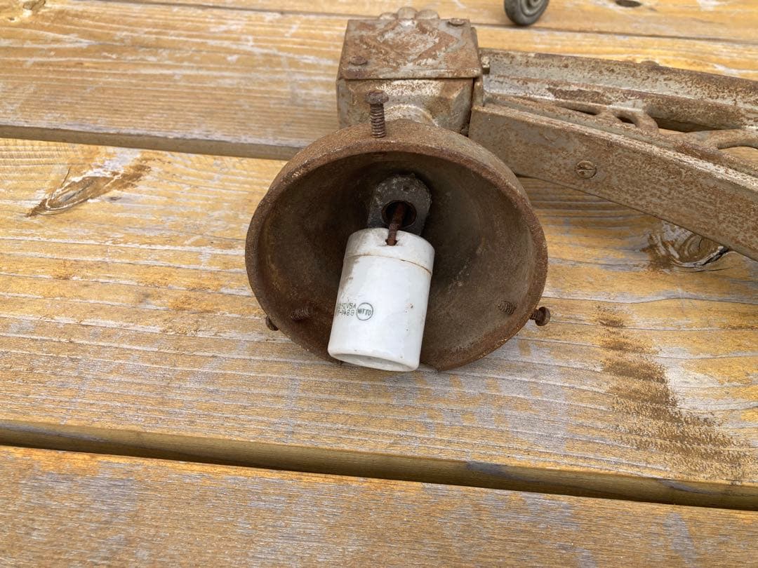 鉄製アーチ型3灯ブラケットライト