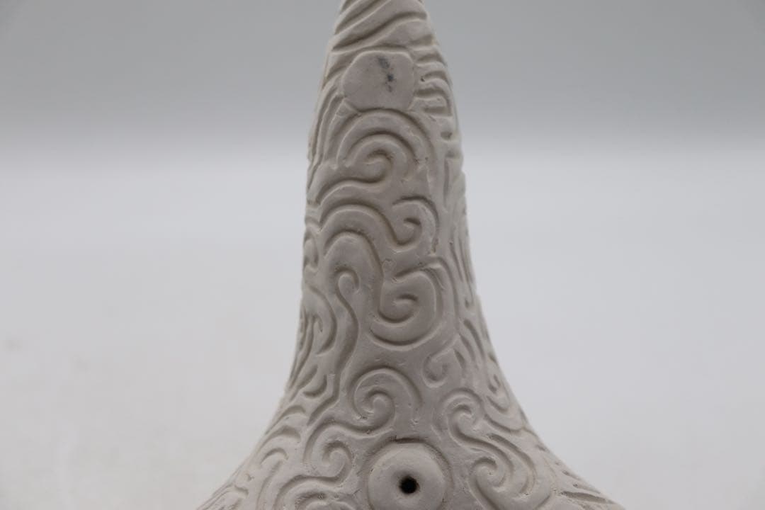 益子焼　オブジェ　坂田甚内作　白陶深甚紋テトラポット　現代の縄文土器250818