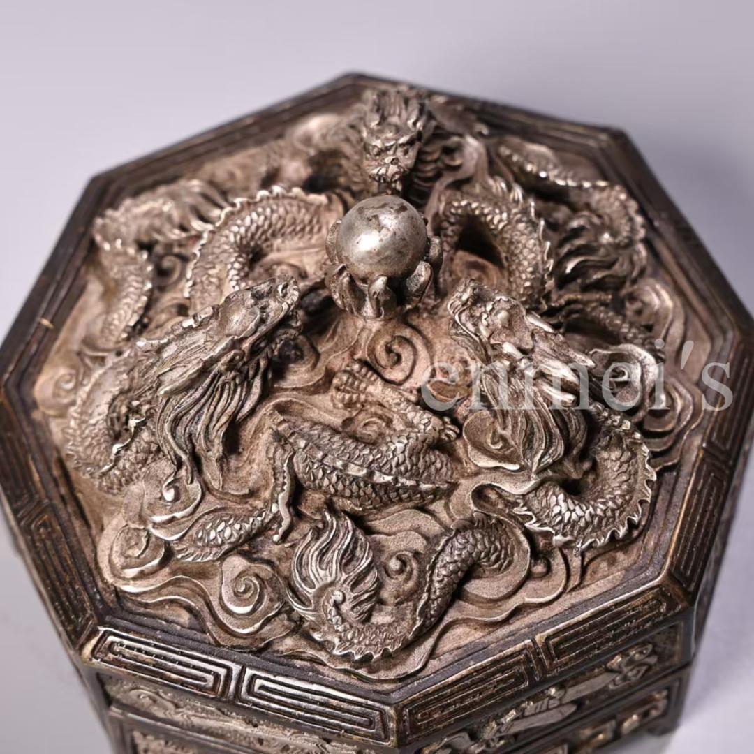 中国古美術・旧蔵品・純銅製・高浮彫・錾刻・鎏銀・八宝紋 盤龍 首飾箱・置物・茶道