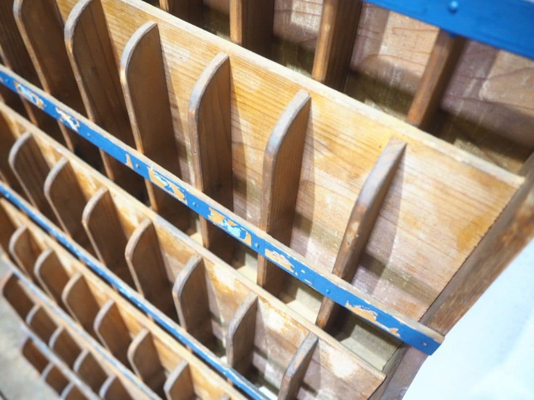 1230　昭和レトロな木製ラック　飾り棚　収納棚　ケース　小物入れ　ヴィンテージ