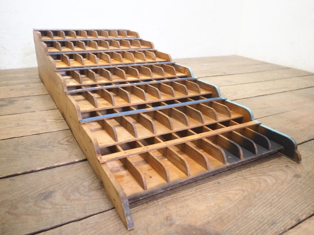 1230　昭和レトロな木製ラック　飾り棚　収納棚　ケース　小物入れ　ヴィンテージ