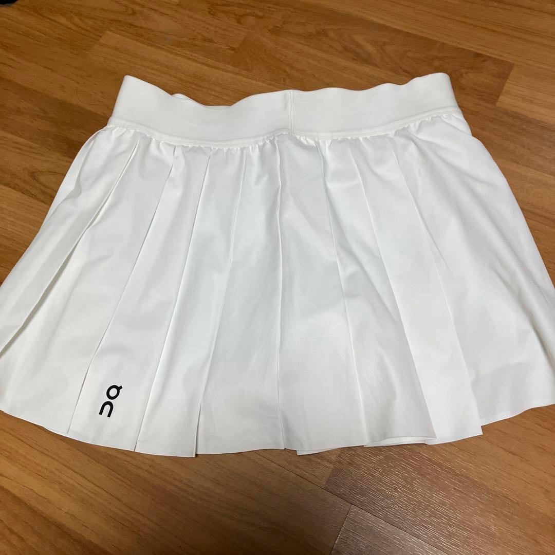 ON テニス　ホワイト プリーツスカート　超美品！