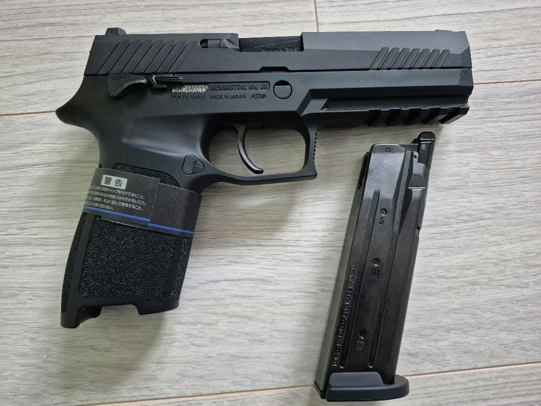 新品同様　東京マルイ P320フルサイズ ガスブローバック　スペアマガジン付