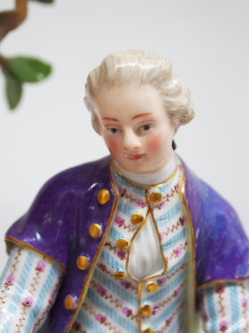 【超希少品】マイセン リュートを弾く女に花を捧げる男と少年 1級品