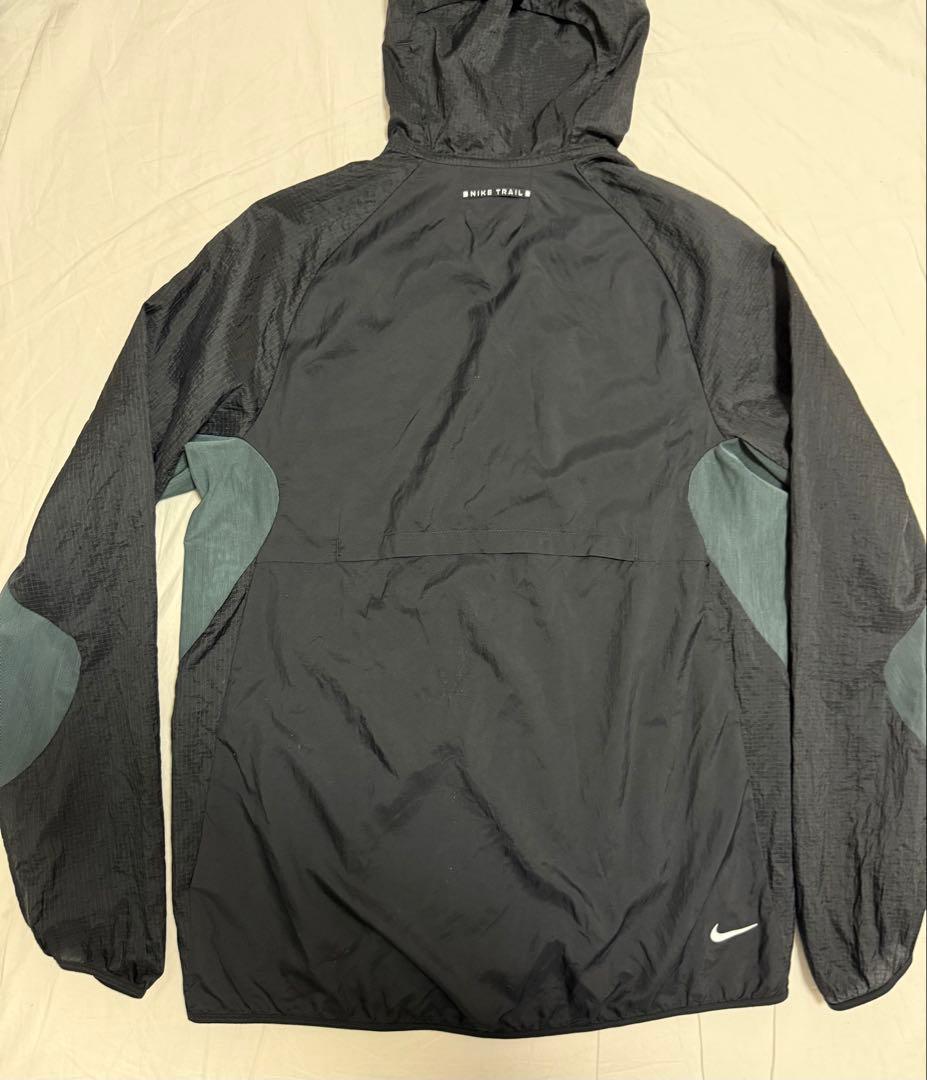 ナイキトレイル　アイリーズ　ナイロンジャケット ランニング　パッカブル