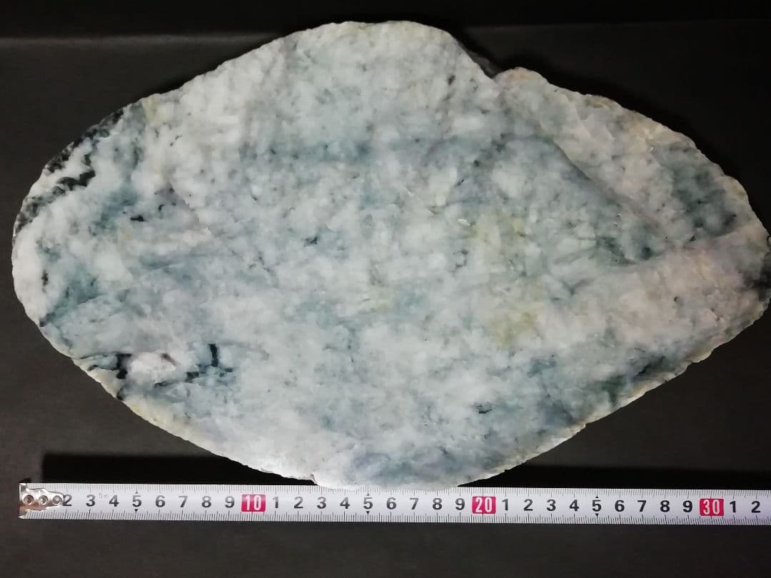 大型天然ヒスイ磨き置物