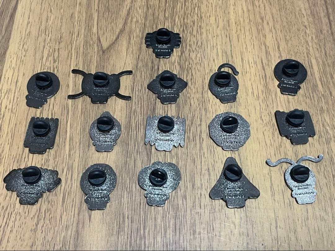 万博 Hello Kitty x Algae ピンバッジ 16個セット