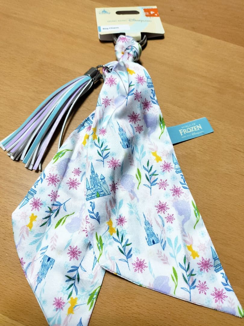 香港ディズニー限定　アナ雪　リボン　スカーフ　バッグチャーム