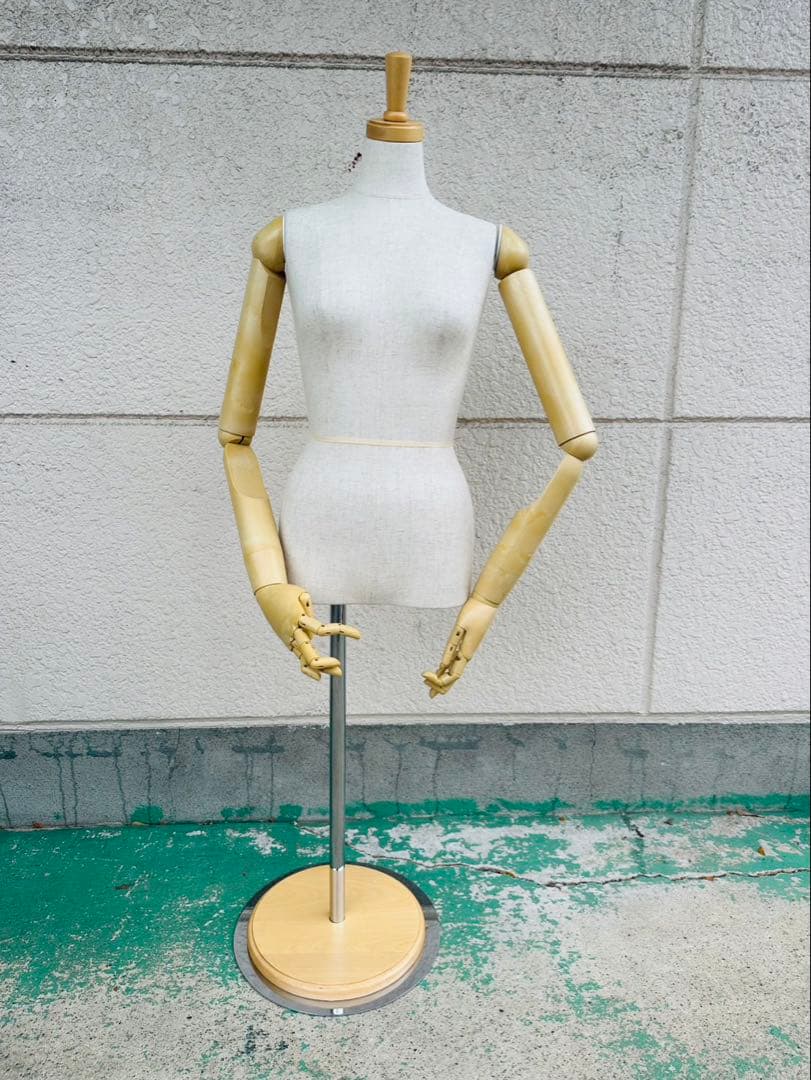 【リユース品】可動式アーム付きトルソー　レディース　マネキン