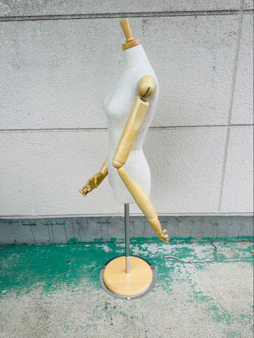 【リユース品】可動式アーム付きトルソー　レディース　マネキン