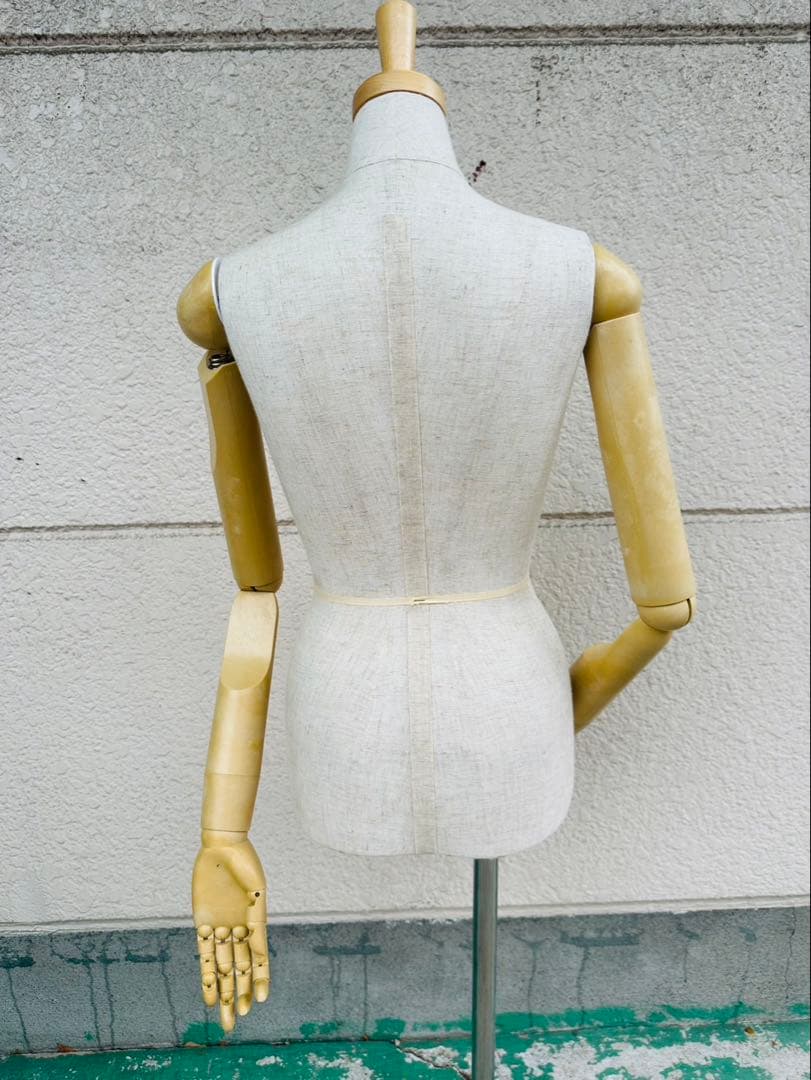 【リユース品】可動式アーム付きトルソー　レディース　マネキン