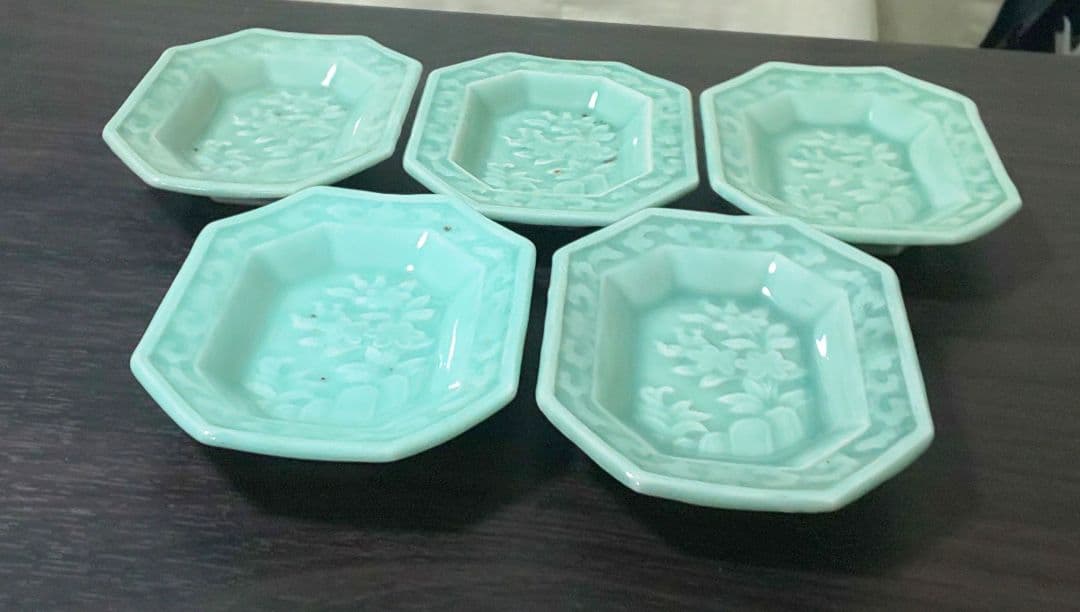 世界三大青磁 三田青磁 江戸末期 陽刻草花文八角小皿五枚