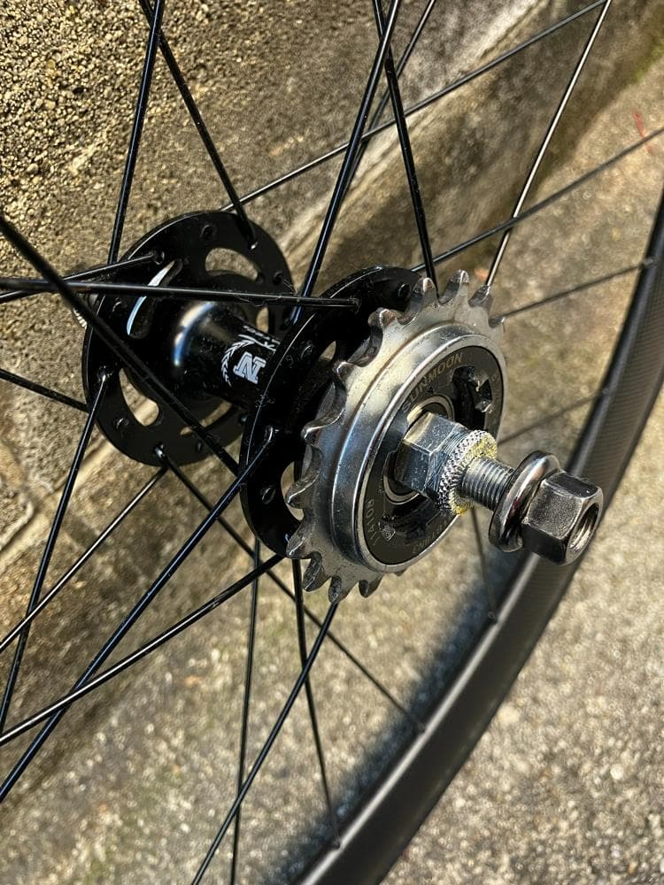 ピストー カーボンホイールセットー NovatecハブThickslickタイヤ