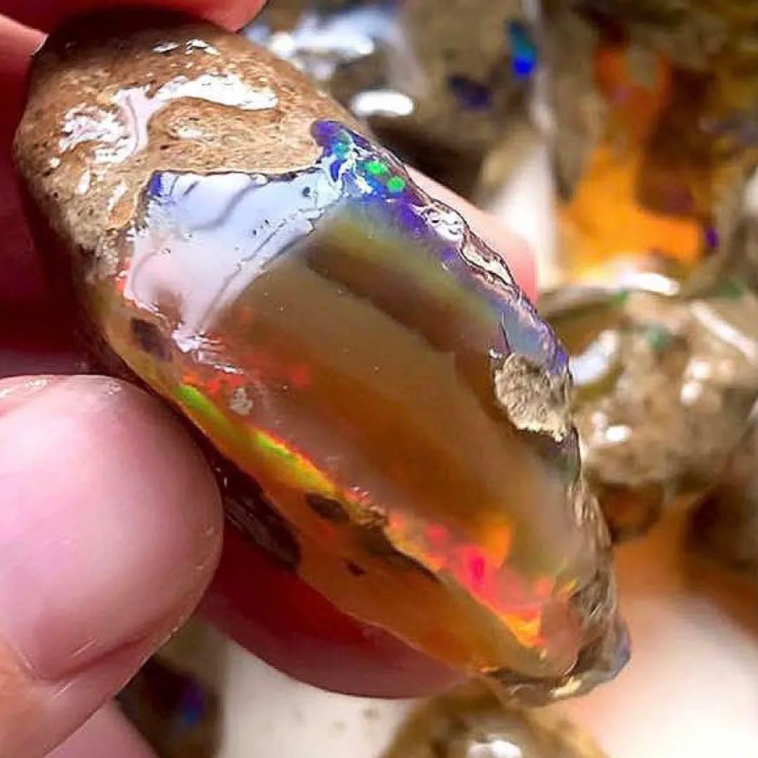 105ctストライプ模様の可愛いオパール原石/鉱物標本