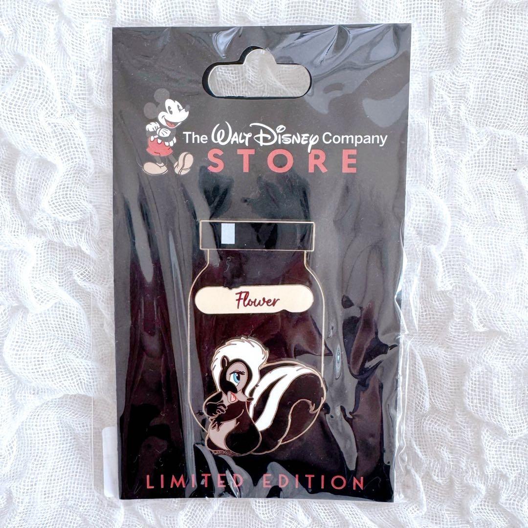 ピンズ・ピンバッジ・缶バッジ d23 expo color shades of magic black DEC