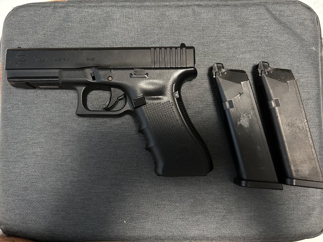 東京マルイ　Glock 17 gen 4 ガス 2マガジン付き
