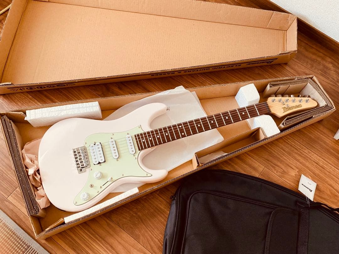 Ibanez / AZ Essentials AZES40-PPK 超美品