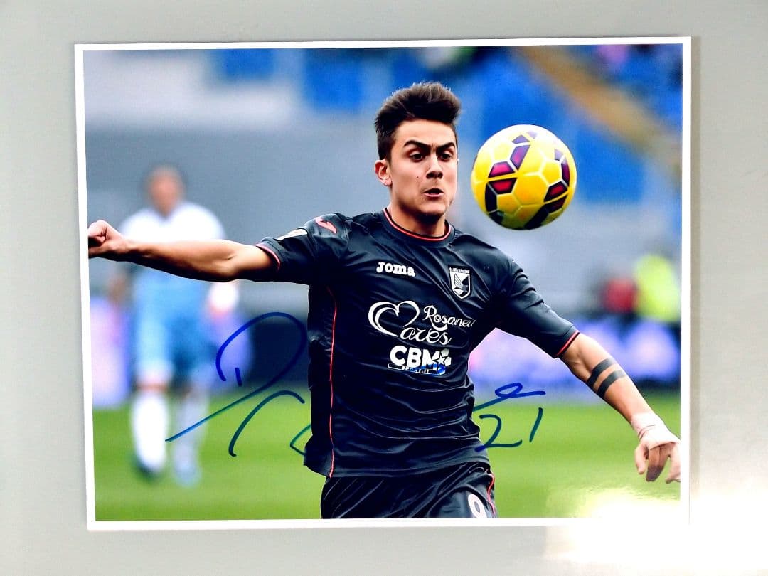 セール中…パウロ・ディバラ直筆サイン入り特大写真…Paulo Dybala…③