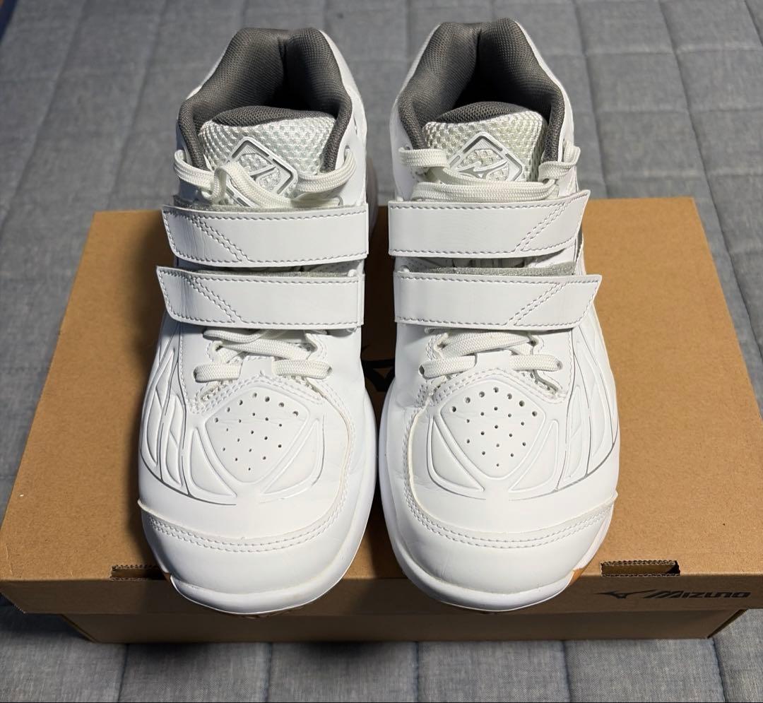 ミズノ バドミントンシューズ ウェーブファングST 23.5cm 3E