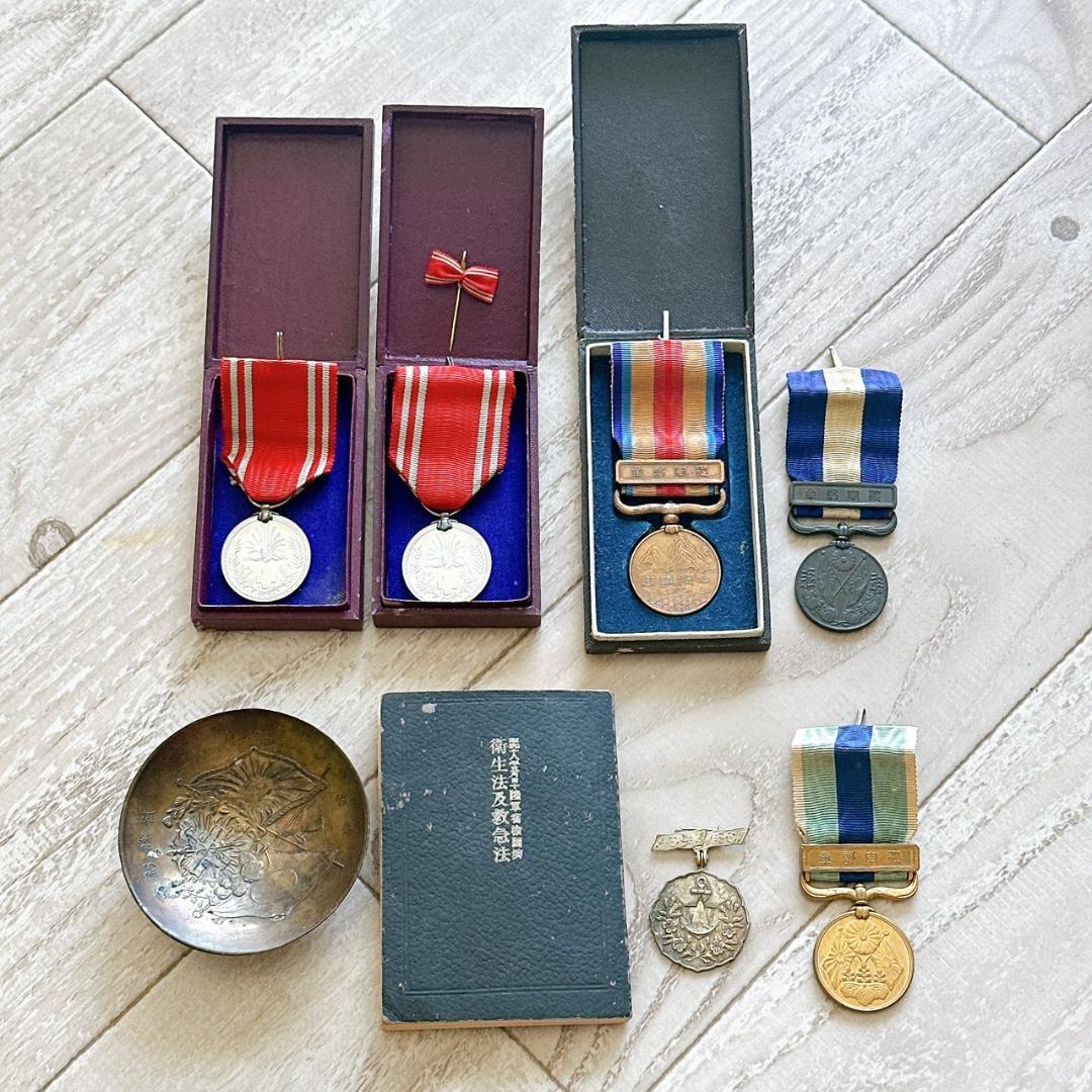 希少★当時物 日本赤十字社・支那事変徽章 軍盃 衛生法及救急法など8点セット