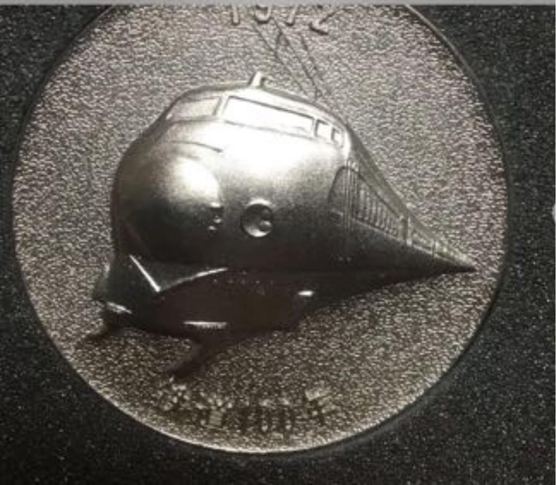 D51型蒸気機関車（1/75）模型時計　メダル付