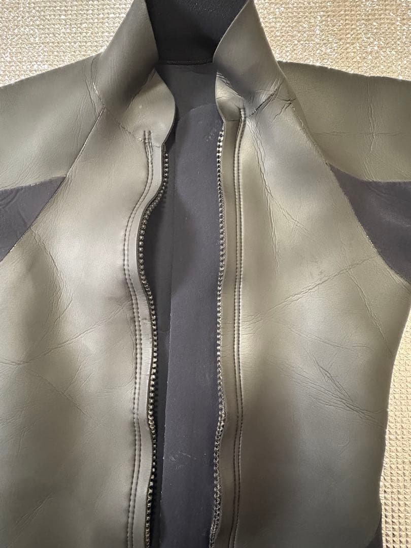 ダークグレー ジッパー付きタッパー