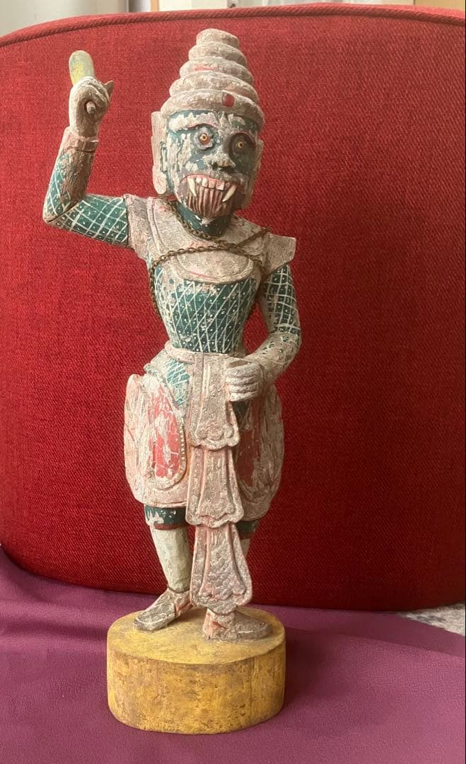 ヒンドゥー教の猿神　ハヌマーンの木彫りの像