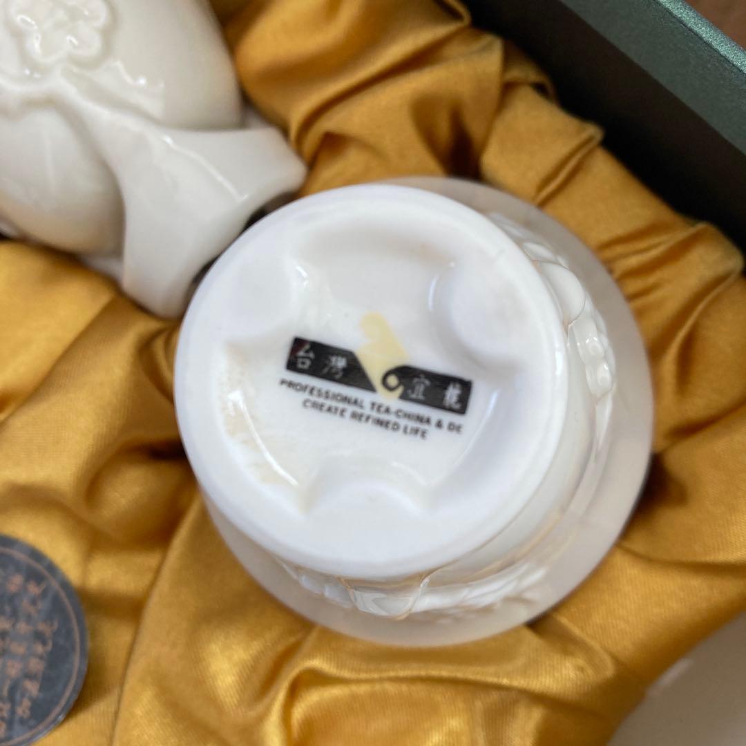 乳白磁雪梅枝脚付き　飲杯セット　台湾　宜龍　EILONG　イーロン