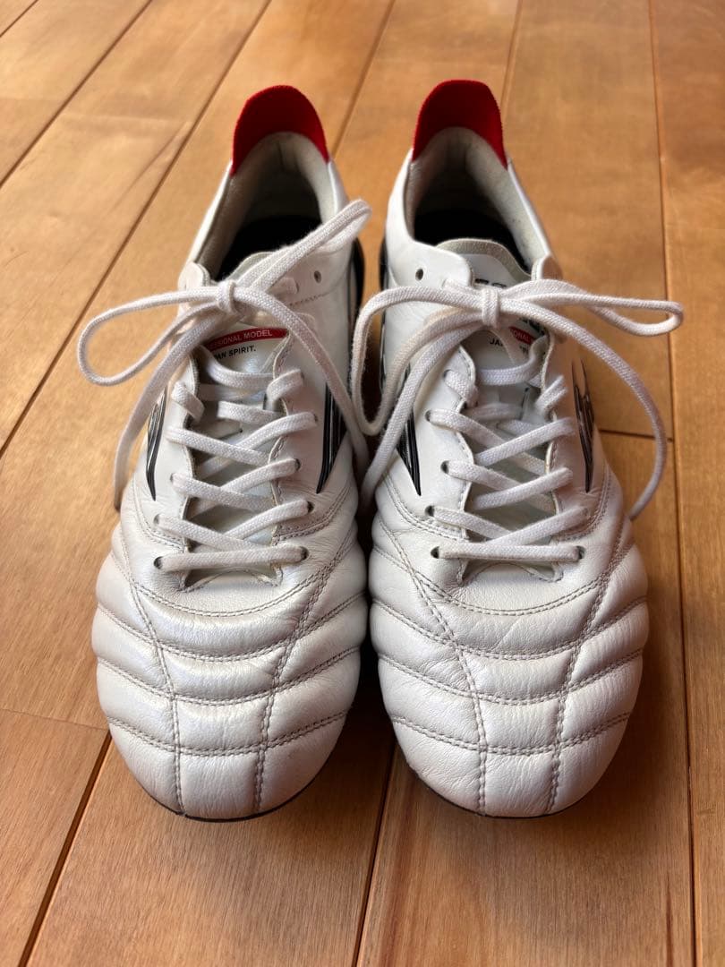 MORELIA NEO4サッカーシューズ ホワイト/レッド