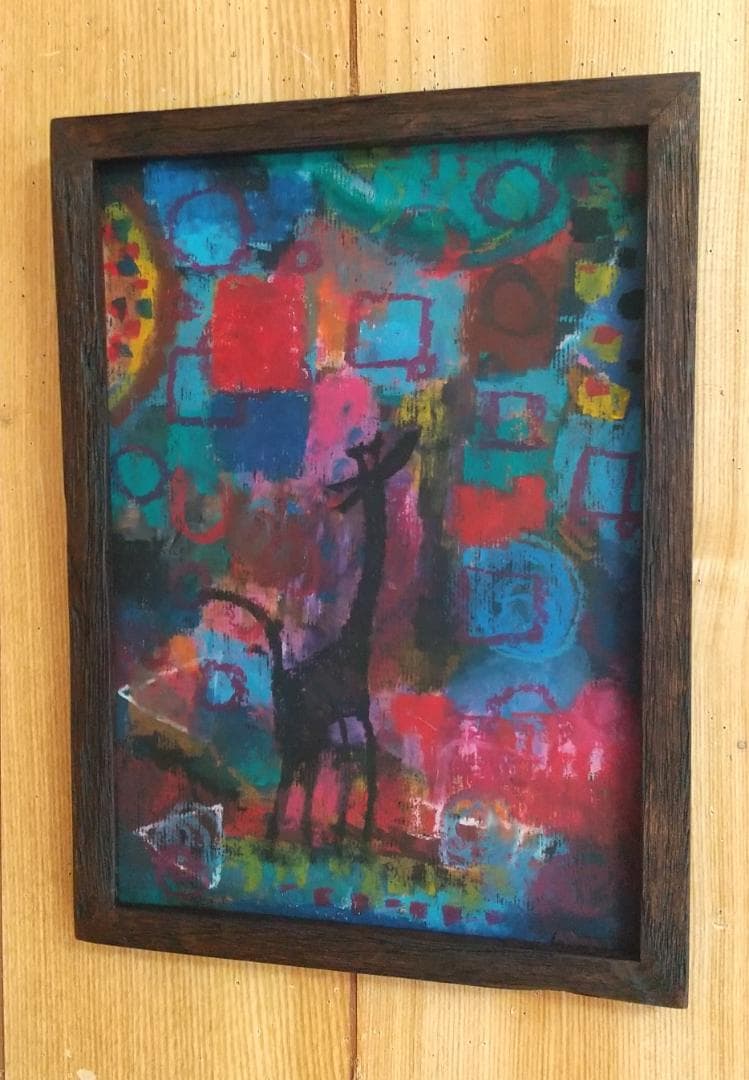 カラフルなキリンのパステル画