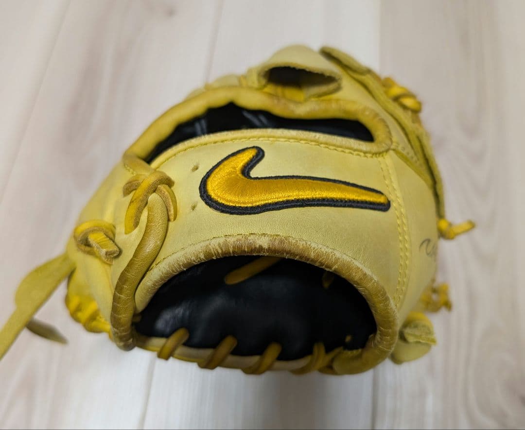 Nike 軟式グローブ イエロー Signature Model　シグネチャー