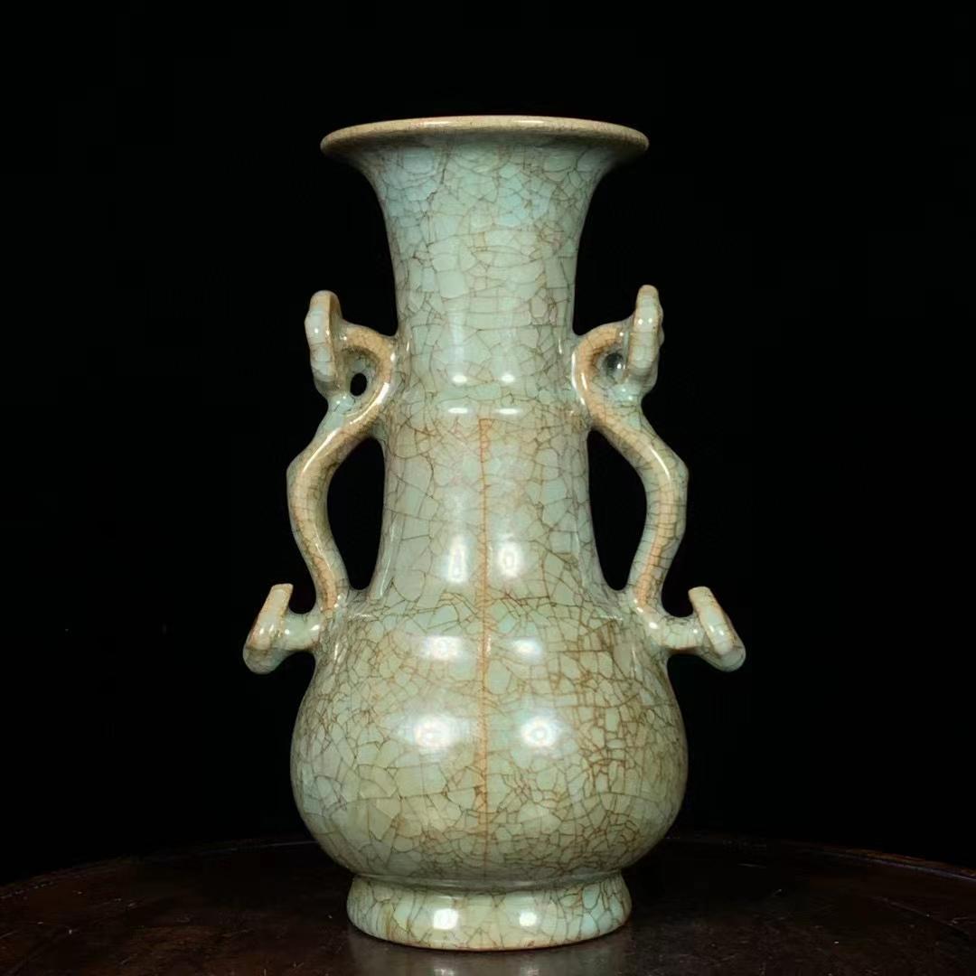 中国古美術・旧蔵の磁器・如意両耳瓶・14x22cm・置物・書道・茶道具・文房具