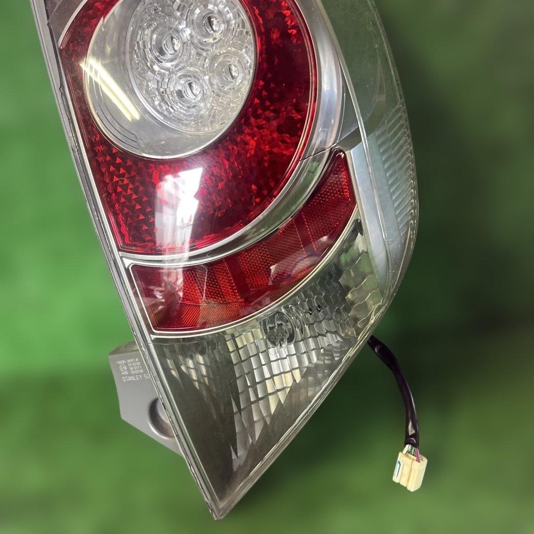 トヨタアクア NHP10 純正 右 テールランプ