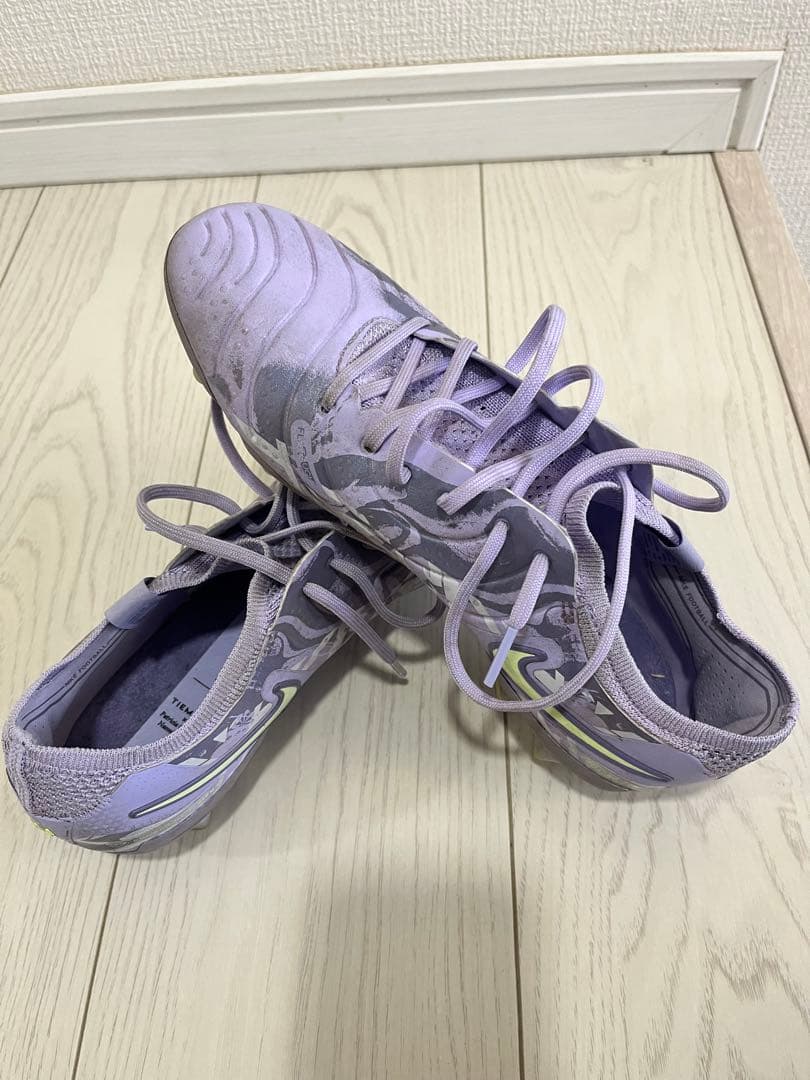 サッカーシューズ ナイキ　ティエンポ