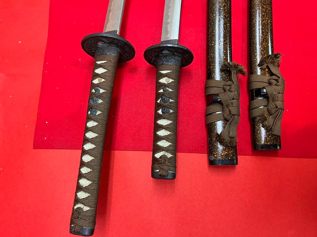 模造刀　大小2本セット　2本掛け台付き　下緒付き　螺鈿拵え