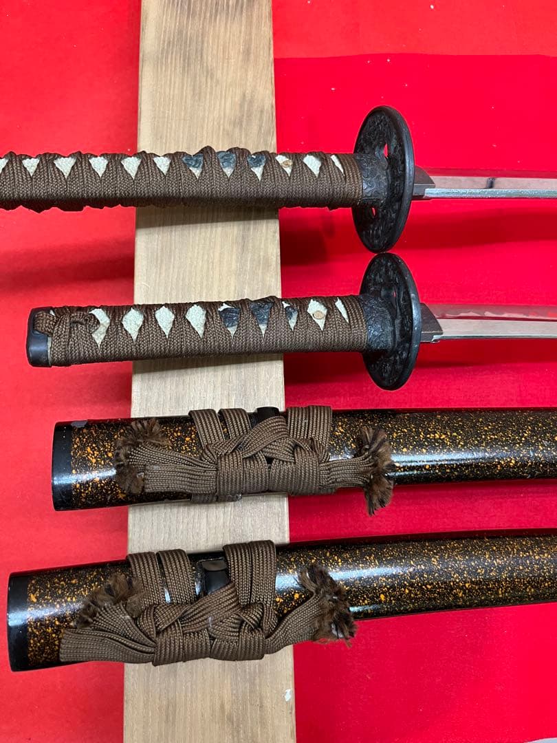 模造刀　大小2本セット　2本掛け台付き　下緒付き　螺鈿拵え